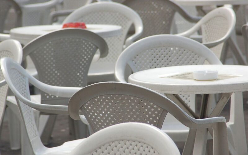 Cómo escoger las mejores sillas de plástico para tu hogar en República Dominicana