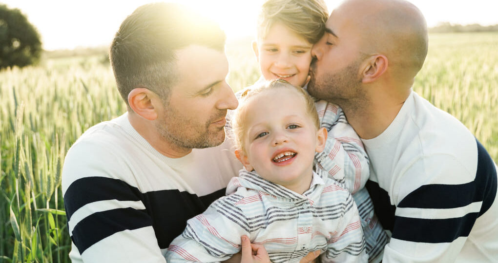 Guía completa de subrogación para parejas del mismo sexo de California