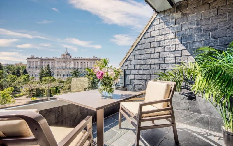 Hotel Jardines de Sabatini: medio siglo de hospitalidad en el corazón de Madrid