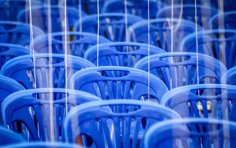 Sillas de plástico en Chile: impermeables y fáciles de limpiar