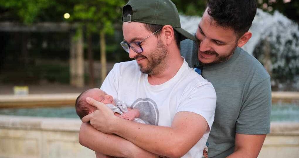 ¿Cómo garantiza Family Aims un proceso seguro para familias LGBTQ+ en Perú?